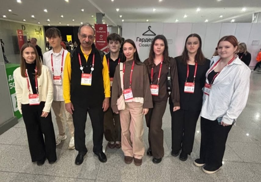 Студенты на масштабном форуме 1С