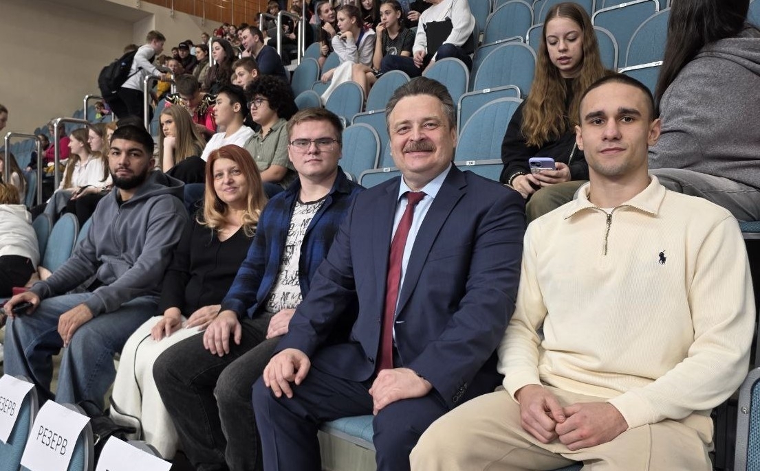 Директор Павел Клачков и спортсмены Звенигородского филиала приняли участие в фестивале "Выбор сильных", приуроченного ко Дню Героя Отечества.