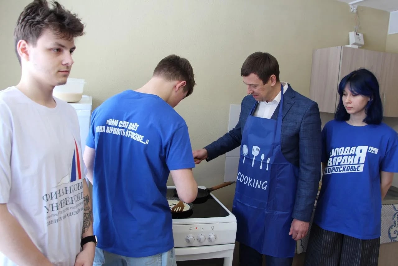 «ПолитКухня» в Звенигороде: блины, разговоры и большая помощь для Героев