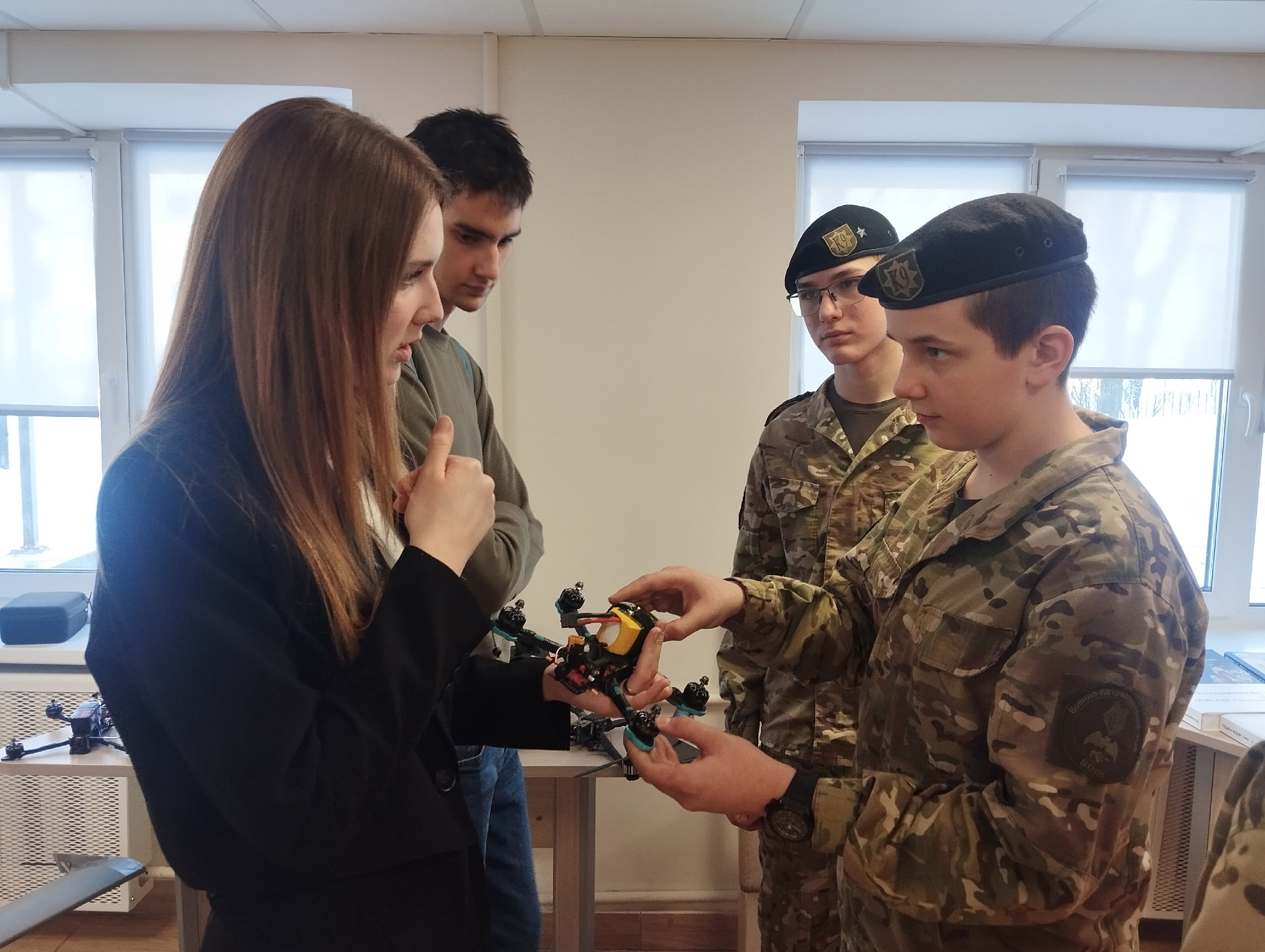 Дроны, герои и живой диалог: урок мужества